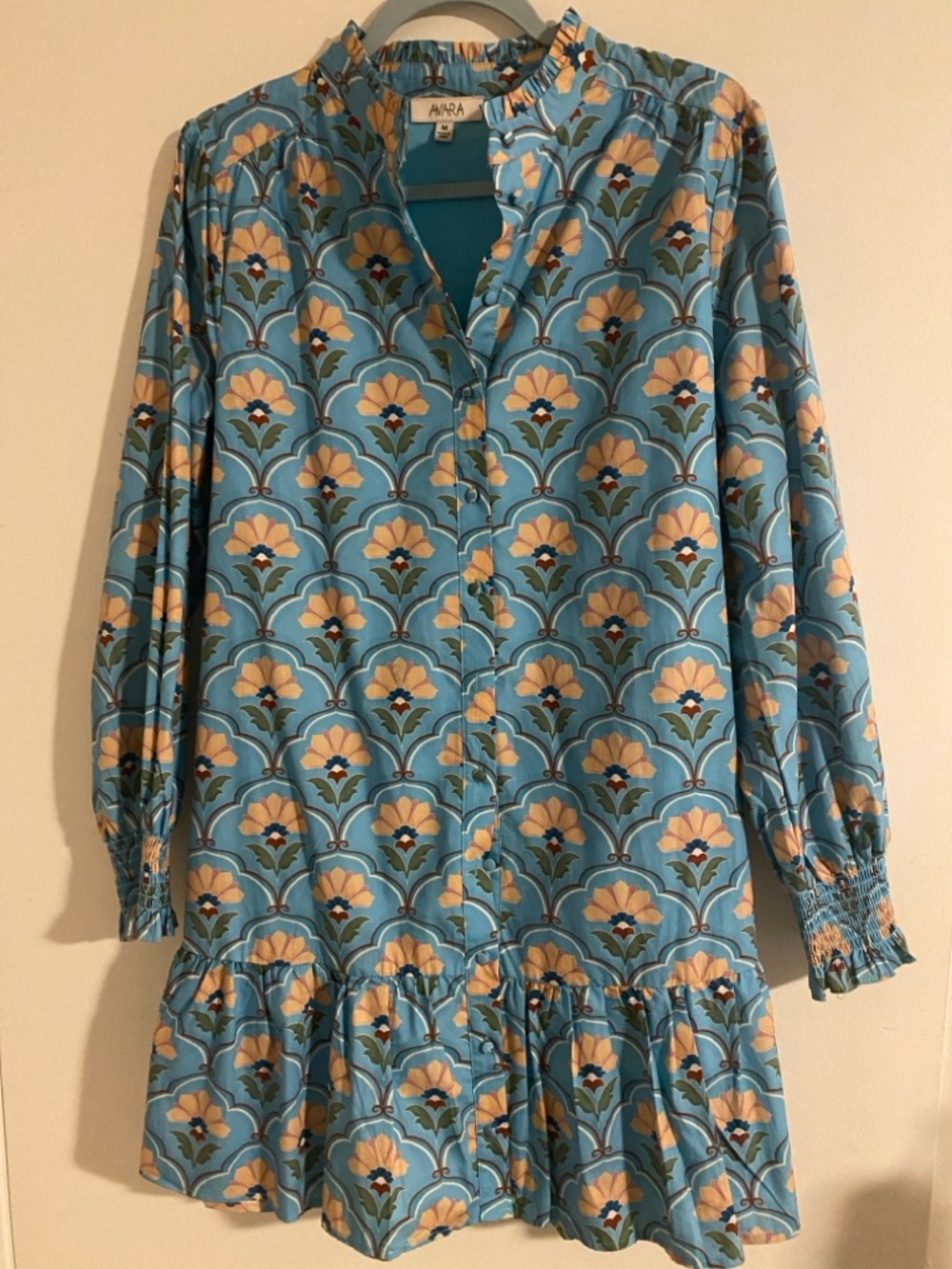 Avara NWOT  Beautiful Blue Floral Long Sleeve Ruffled Dress Size M